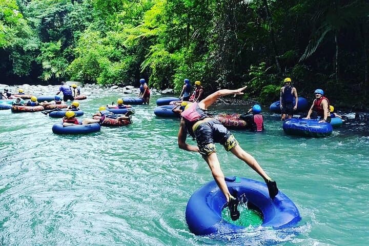 Rio Celeste Tubing: Blue River Float and Farm-to-Table Lunch in Costa Rica photo 4