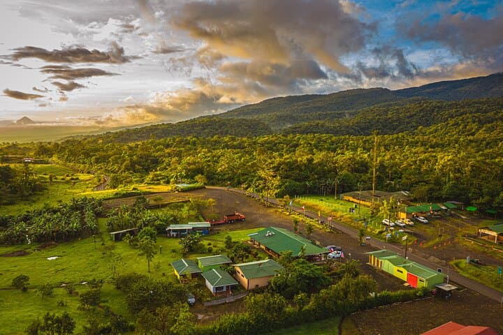 Rio Celeste Tubing: Blue River Float and Farm-to-Table Lunch in Costa Rica photo 5