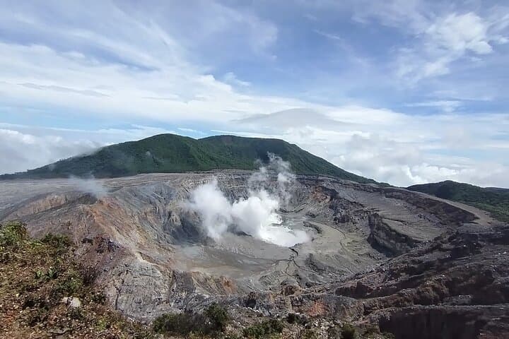 Exploring Costa Rica’s Coffee Trail, Poás Volcano, and La Paz Waterfalls in One Day photo 4