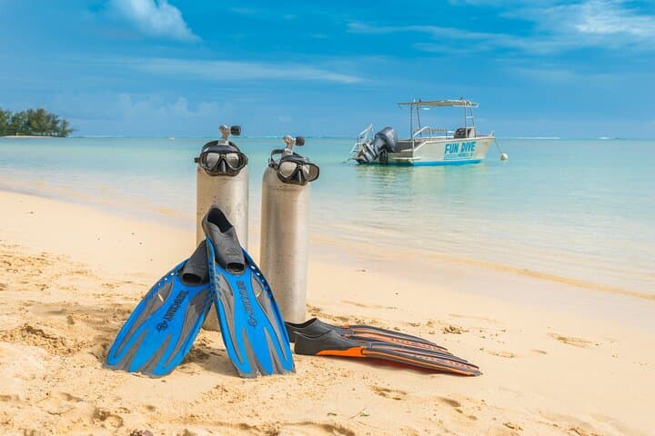 Introductory Scuba Dive at Moorea: Baptism at L'Aquarium Lagoon