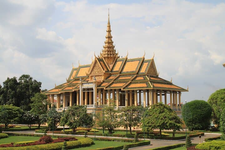 Phnom Penh Private Full-Day: Royal Palace, Tuol Sleng & Killing Fields Tour photo 3
