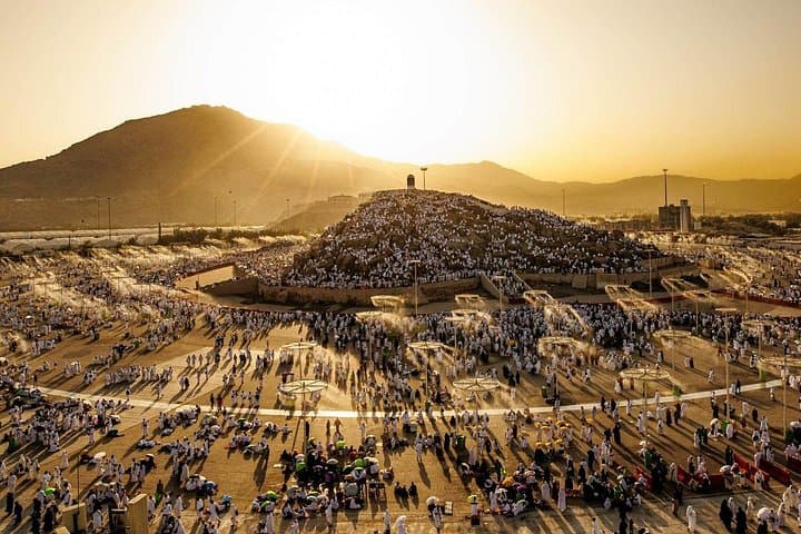 Spiritual Walking Tour of Makkah's Holy Sites: Arafat, Mina and Jabal al-Noor