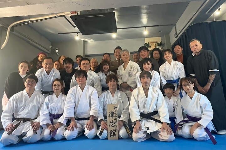 Hands-On Shito-ryu Karate Lesson with 8th-Degree Master in Kobe photo 2