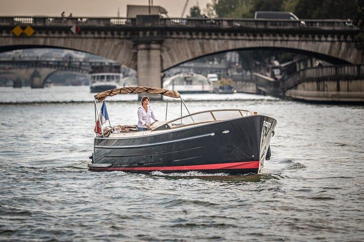 Private Seine Cruise from the Louvre — Champagne & Monument Views photo 6