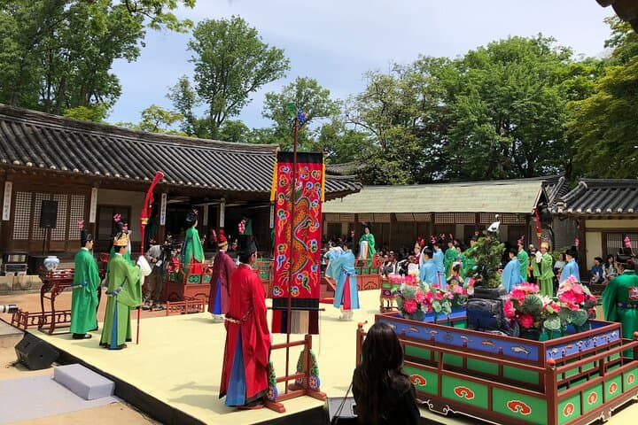 Custom Half-Day Seoul Private Tour — Palaces, Markets & Hanok Villages