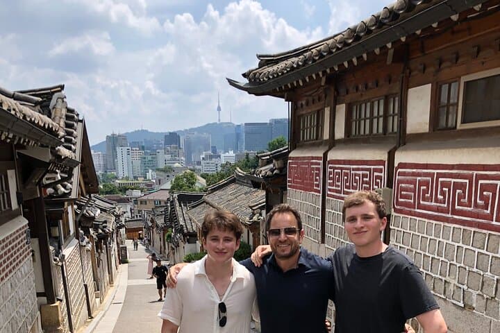 Custom Half-Day Seoul Private Tour — Palaces, Markets & Hanok Villages photo 5