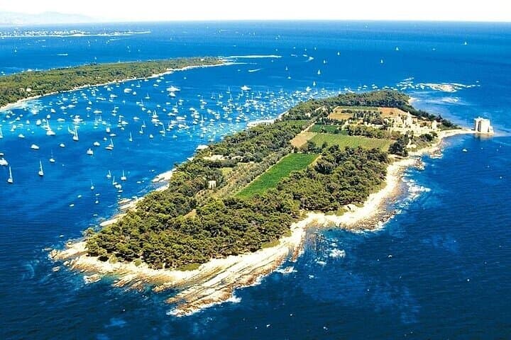 Saint-Raphaël Private Boat Tour: Explore the Îles de Lérins & Esterel Coast