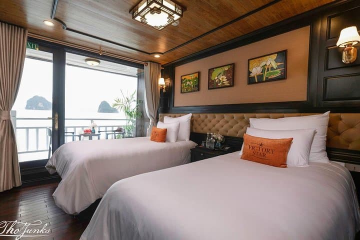 3-Day Luxury Halong Bay Cruise: Kayaking, Caves & Island Beaches photo 4