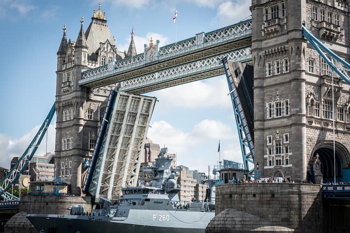 Tower Bridge & Top 30 London Landmarks Guided Walking Tour — 6.5-Hour Experience photo 5