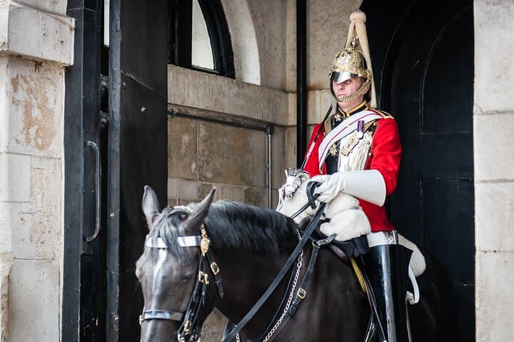 Changing of the Guard Walking Tour — Buckingham Palace & Royal London photo 2