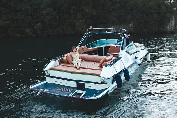 Private Lake Como Yacht Tour: Villa Views, Prosecco & Hidden Coves photo 6