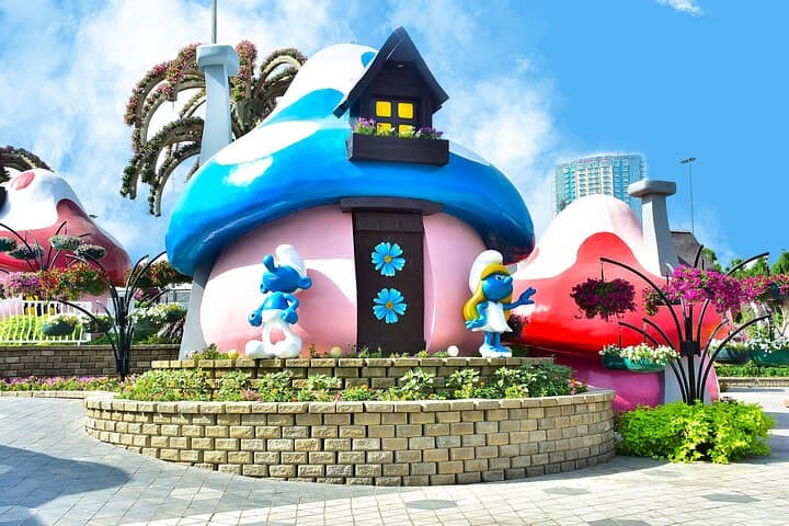 Dubai Evening Tour: Miracle Garden & Global Village Private Guided Experience photo 3