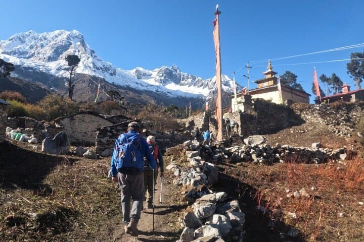 Manaslu Circuit Trek: 16-Day Private Route from Kathmandu — Route, Altitude & Tips photo 3