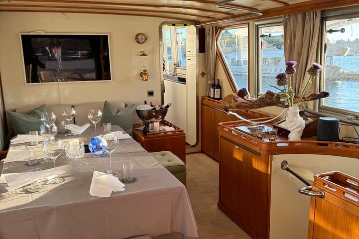 exclusive-yacht-tour-stockholm-sunset-dinner-lunch-cruise photo 4