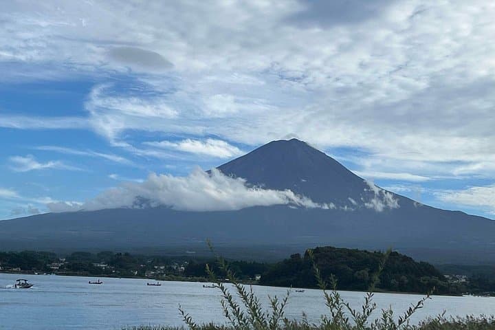 Mount Fuji Day Tour — Hakone, Fuji Five Lakes, Chureito Pagoda & Stupa photo 4