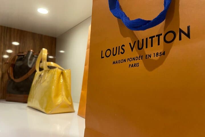 Vienna Luxury Vintage Shopping Tour with Champagne — Preloved Designer Boutiques photo 3