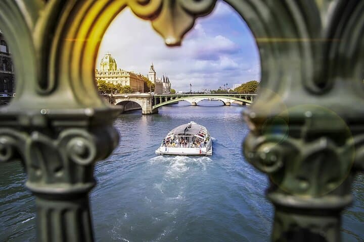 Vintage Sidecar Tour and Seine River Cruise: Iconic Paris in 3 Hours photo 2