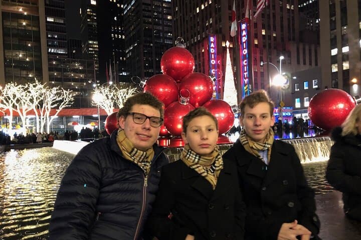 Radio City Christmas Spectacular and 90-Minute Statue of Liberty Harbor Cruise photo 3