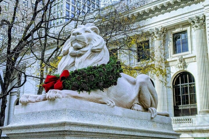 Fifth Avenue Holiday Lights Walking Tour: Rockefeller Tree & Festive Windows photo 4