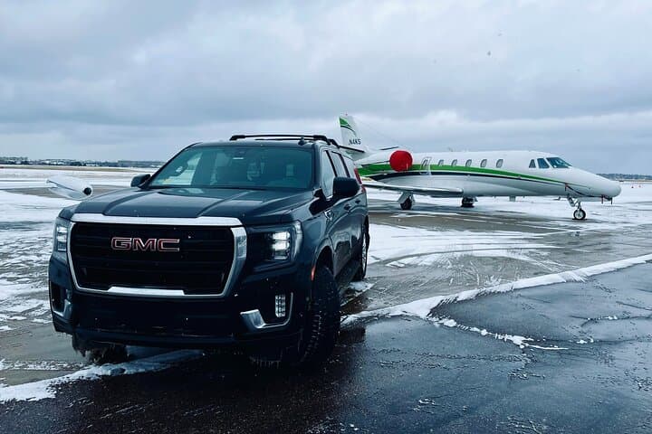 Private Car Transfer to Rocky Mountain Metropolitan Airport (BJC): Denver Metro Door-to-Door Service photo 4