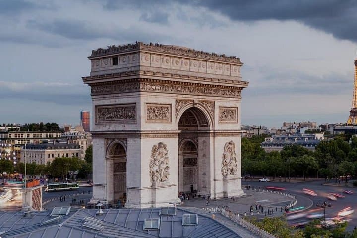 Private Paris City Tour by Car — Highlights, Photo Stops & Insider Stories photo 2