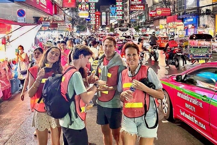 Bangkok Night Bike Tour: 5-Hour Chinatown & Chao Phraya Dinner Ride photo 2