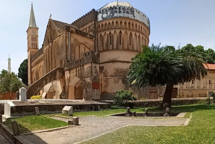 Stone Town Walking Tour: Darajani Market, Historic Doors & Swahili Heritage