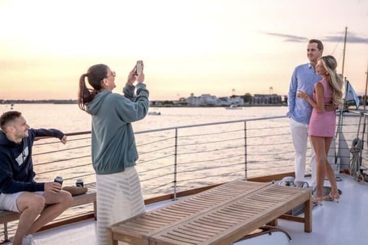 New York City Sunset and Daytime Sightseeing Cruise on a 1950s-Style Yacht photo 4