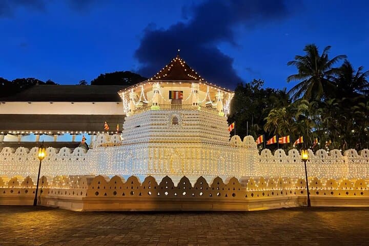 Kandy in a Day: Private All-Inclusive Tour from Colombo or Negombo