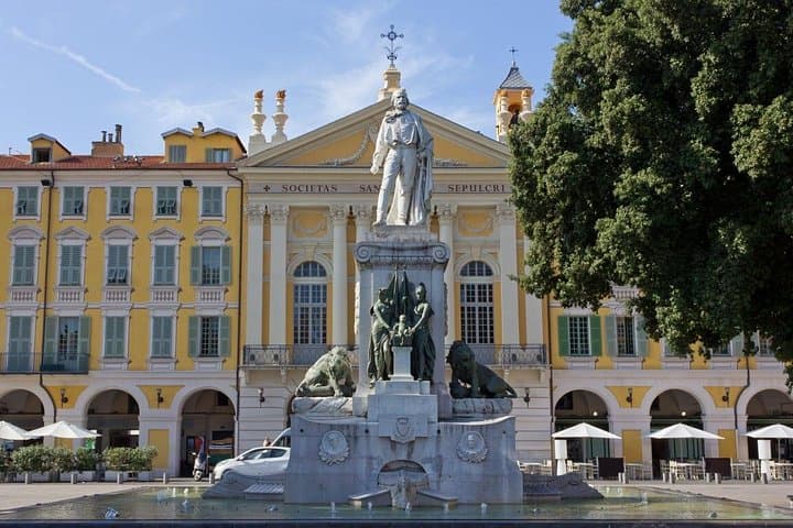 Private Family Walking Tour in Nice — Garibaldi, Cours Saleya & Castle Hill photo 4