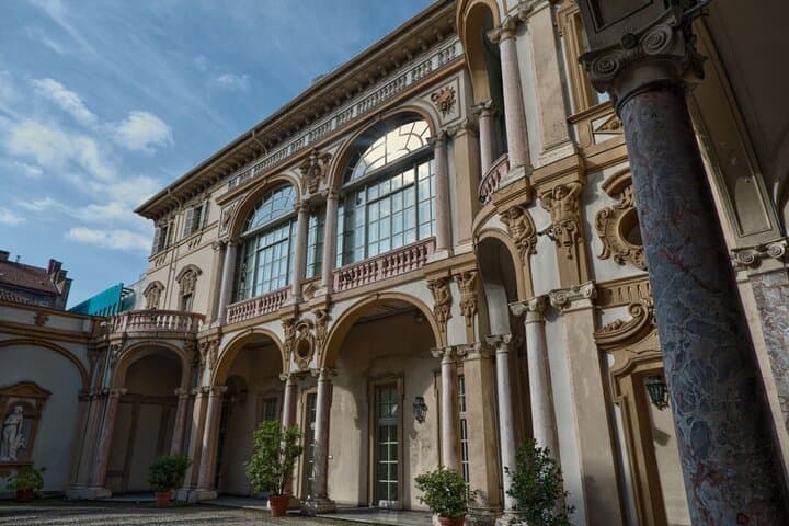 Private Family Walking Tour in Nice — Garibaldi, Cours Saleya & Castle Hill photo 2