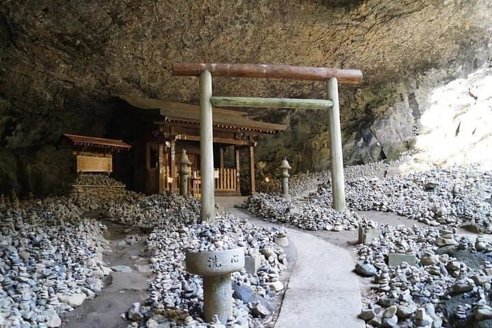 Takachiho Gorge Day Tour: Kamishikimi Shrine, Amano Iwato & Boat Ride photo 2