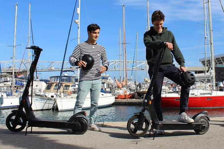 Electric Skateboard Tour of Barcelona's Promenade and Parks photo 4