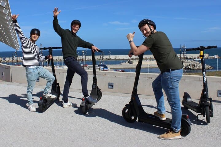 Electric Skateboard Tour of Barcelona's Promenade and Parks