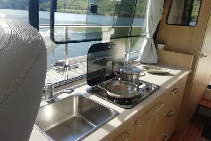 Private Upper Douro Boat Trip with Skipper — Pocinho, Valeira & Barca d'Alva photo 4