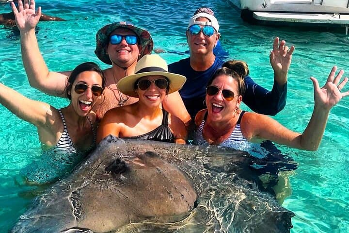 Stingray City Private Charter: 34ft Express Cruiser Snorkel & Starfish Point from West Bay