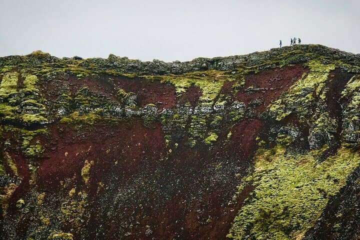 Private Golden Circle Tour — Thingvellir, Geysir, Gullfoss & Kerið in One Day photo 2