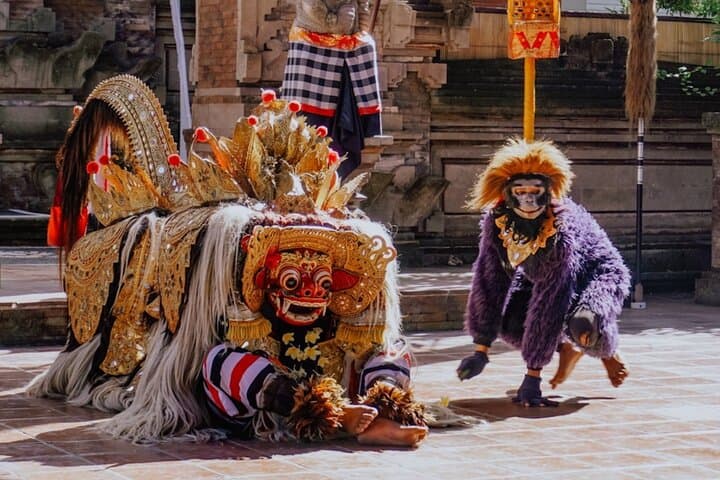 Ubud Private Day Tour: Waterfalls, Sacred Monkeys and Tegalalang Rice Fields photo 4