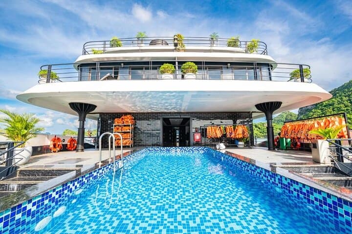 2-Day Luxury La Stellar Halong Bay Cruise from Hanoi: Caves, Kayaks & Sunset Decks