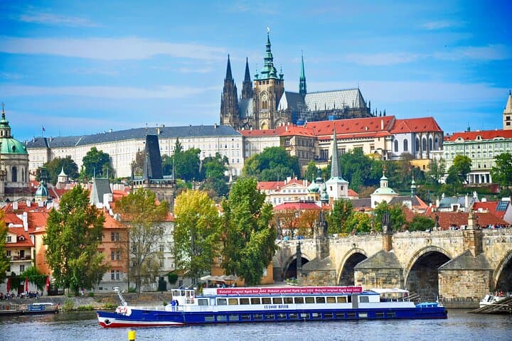 Prague Castle Skip‑the‑Line Guided Tour with Vltava Boat Cruise photo 5