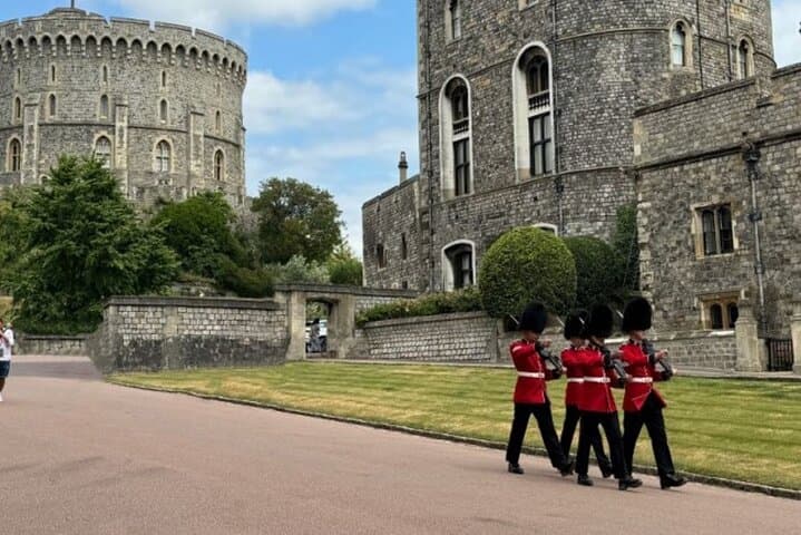 Windsor Castle Day Trip from London with Transport & Audio Guide photo 3