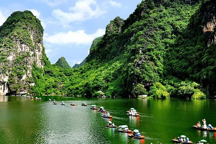 Hoa Lu to Tam Coc Luxury Day Tour: Tam Coc Boat Ride, Hoa Lu Temples & Cycling photo 2