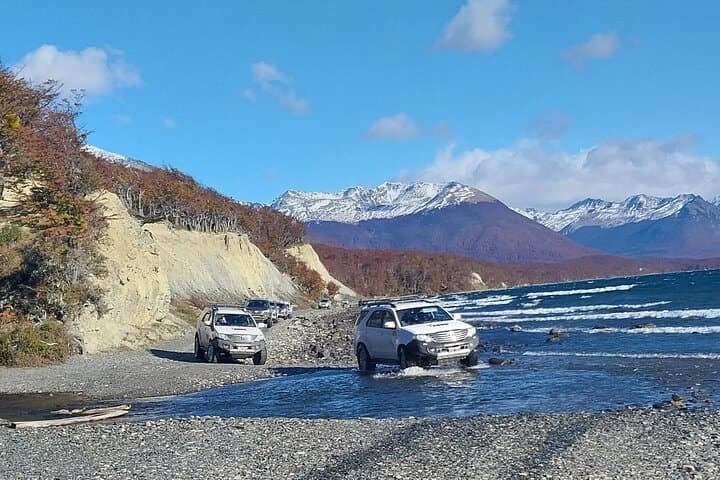 4x4 Off‑Road Adventure to Lago Escondido & Khami (Fagnano) — Day Tour from Ushuaia
