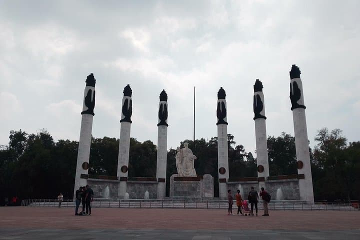 Chapultepec Walking Tour: Explore Mexico City's Historic Green Lung photo 2