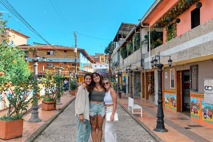 Climb El Peñol and Explore Guatapé: A Day Trip from Medellín photo 4