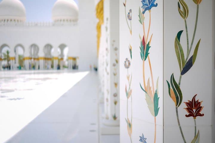 Abu Dhabi in a Day: Grand Mosque & Qasr Al Watan Tour with Palace Entry photo 4