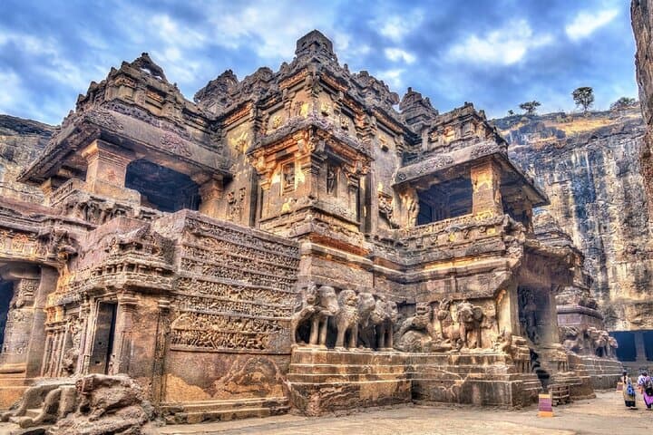 Same-Day Ajanta and Ellora Caves Tour from Mumbai (Includes Flights) photo 3