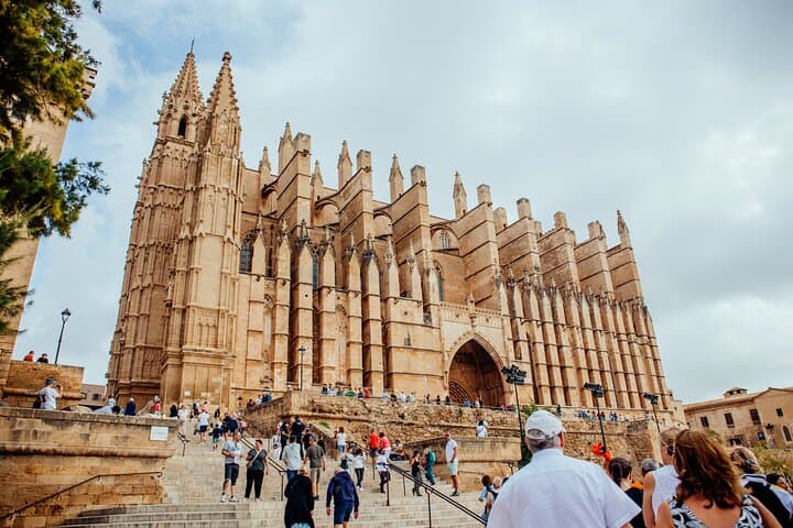 Palma Old Town Walking Tour & La Seu Cathedral Skip-the-Line Experience photo 4