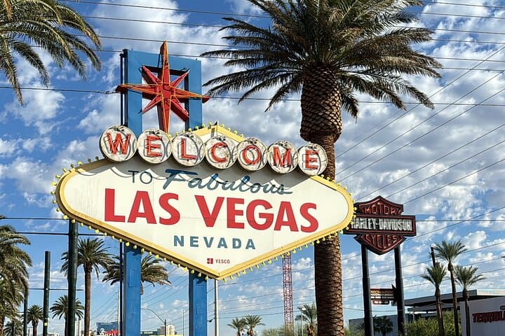 Las Vegas City Tour: Strip & Fremont Guided Drive