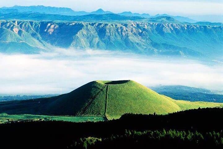 Day Trip from Fukuoka: Kumamoto Castle, Mount Aso & Kurokawa Onsen